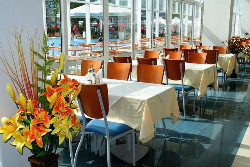 Korona Hotell Slăntjev Brjag Exteriör bild